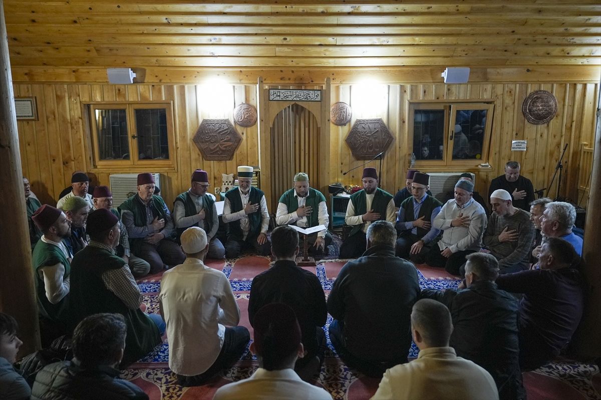 Danas derviški redovi i dalje postoje širom Bosne i Hercegovine, čuvajući stoljetne tradicije duhovne prakse, kulturnog izražavanja i društveno korisnog rada.