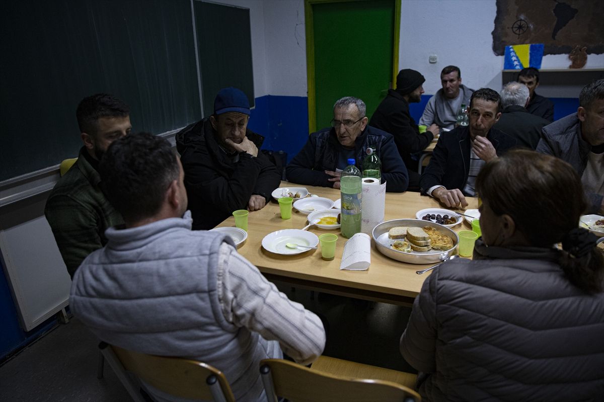 Svećenik u BiH priredio iftar za komšije Bošnjake: Možemo i trebamo živjeti zajedno!