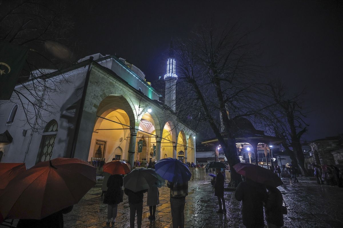  U džamijama širom Bosne i Hercegovine i dijaspore, vjernici su se okupili kako bi zajedno obilježili ovaj poseban trenutak.