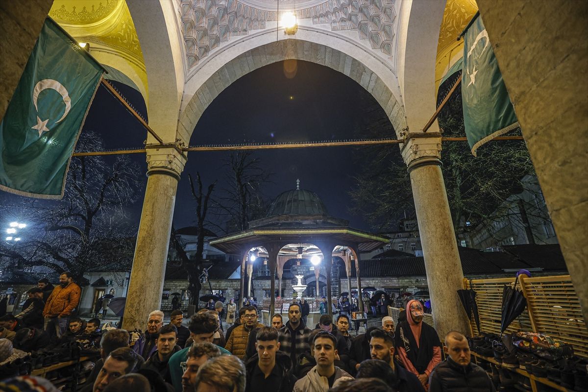  U džamijama širom Bosne i Hercegovine i dijaspore, vjernici su se okupili kako bi zajedno obilježili ovaj poseban trenutak.