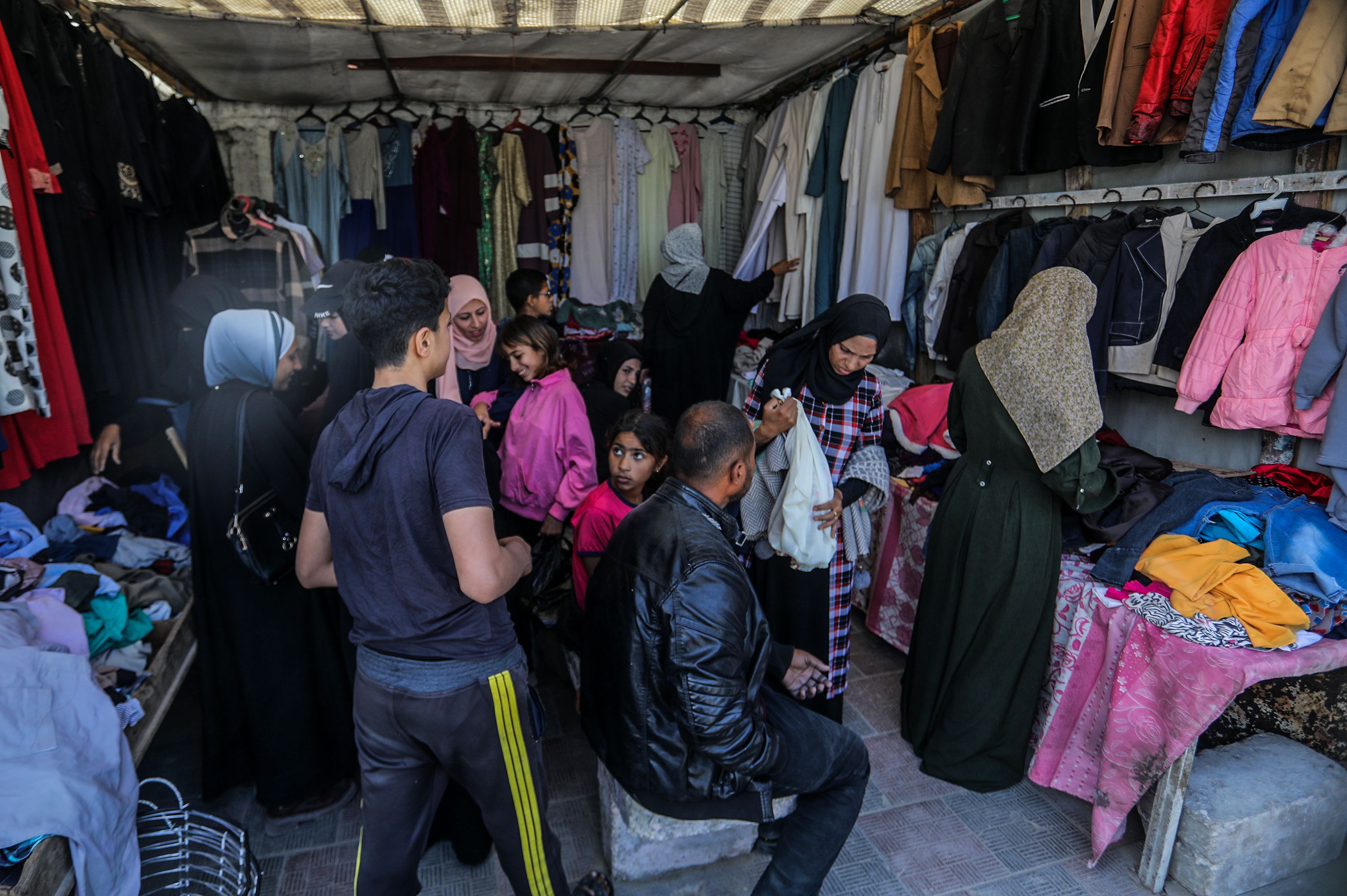 U izraelskim zračnim napadima širom Gaze danas je ubijeno najmanje 17 Palestinaca, uključujući i dijete, a više osoba je ranjeno