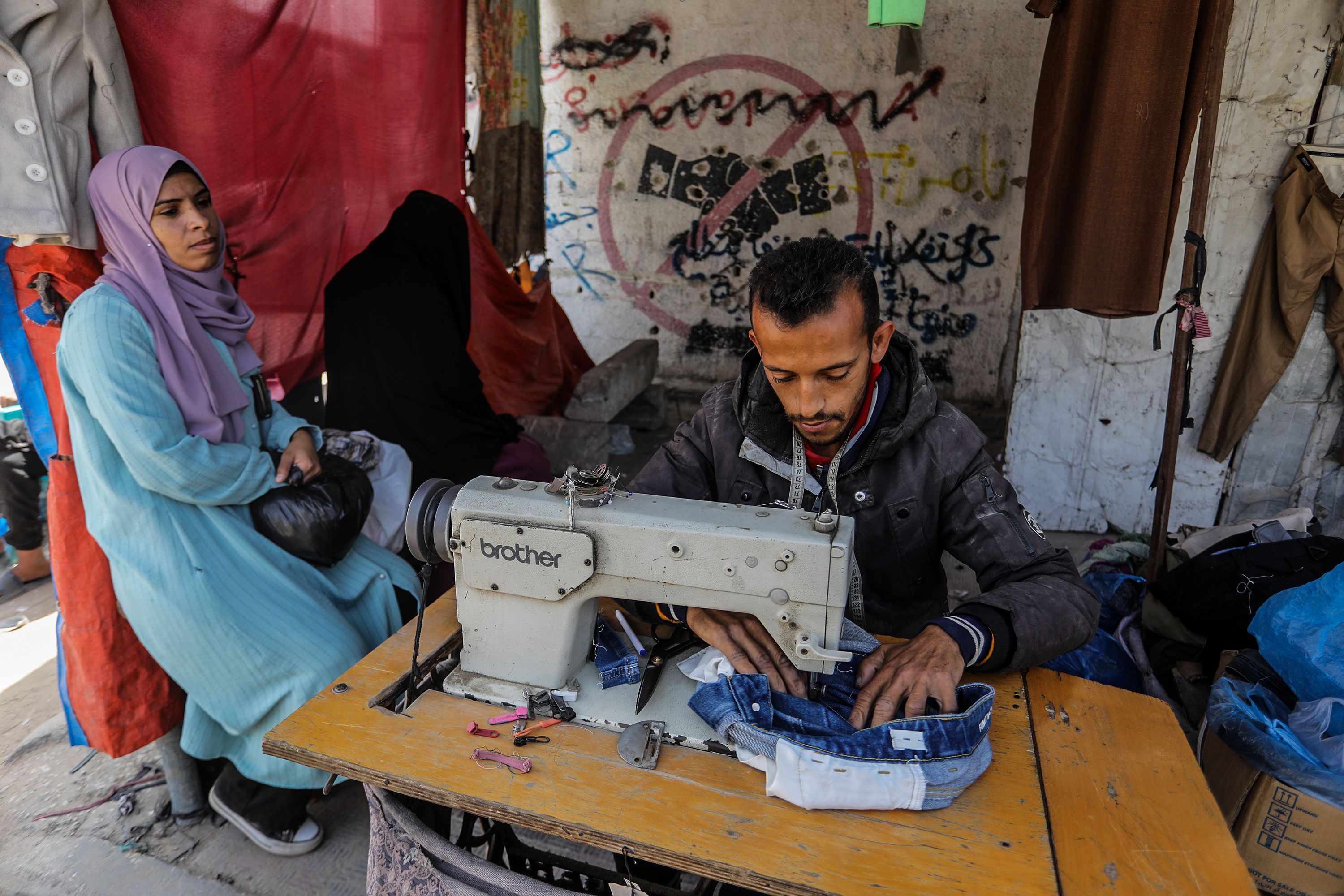 U izraelskim zračnim napadima širom Gaze danas je ubijeno najmanje 17 Palestinaca, uključujući i dijete, a više osoba je ranjeno