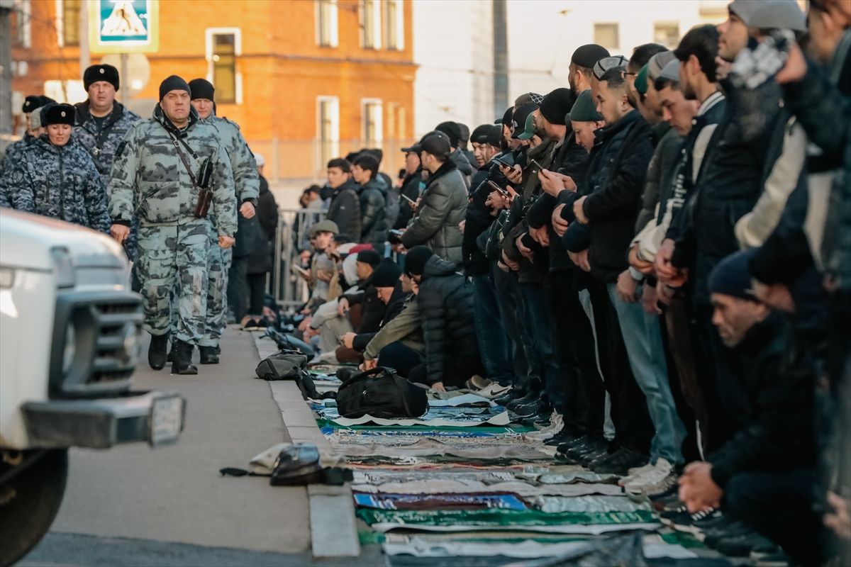 Muslimani širom svijeta danas obilježavaju prvi dan Ramazanskog bajrama