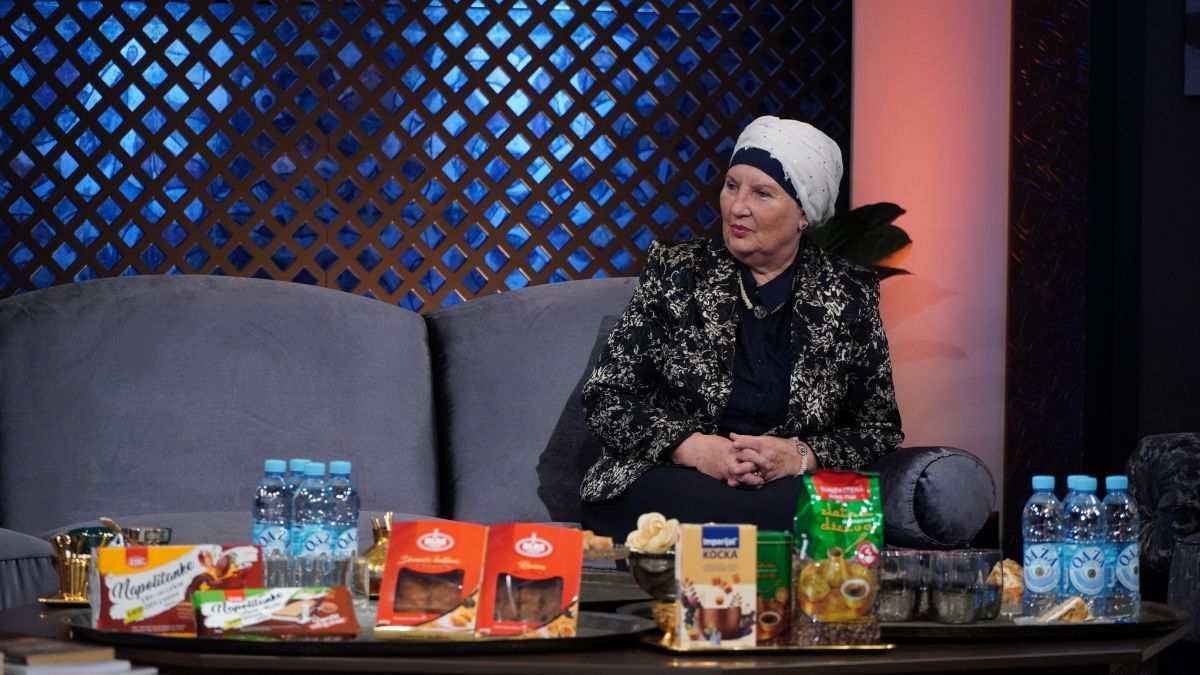 Akašmija je kazala kako mi u BiH živimo život izmiješanosti iako nam to pokušavaju oduzeti dodajući kako je žena četvrti stub države