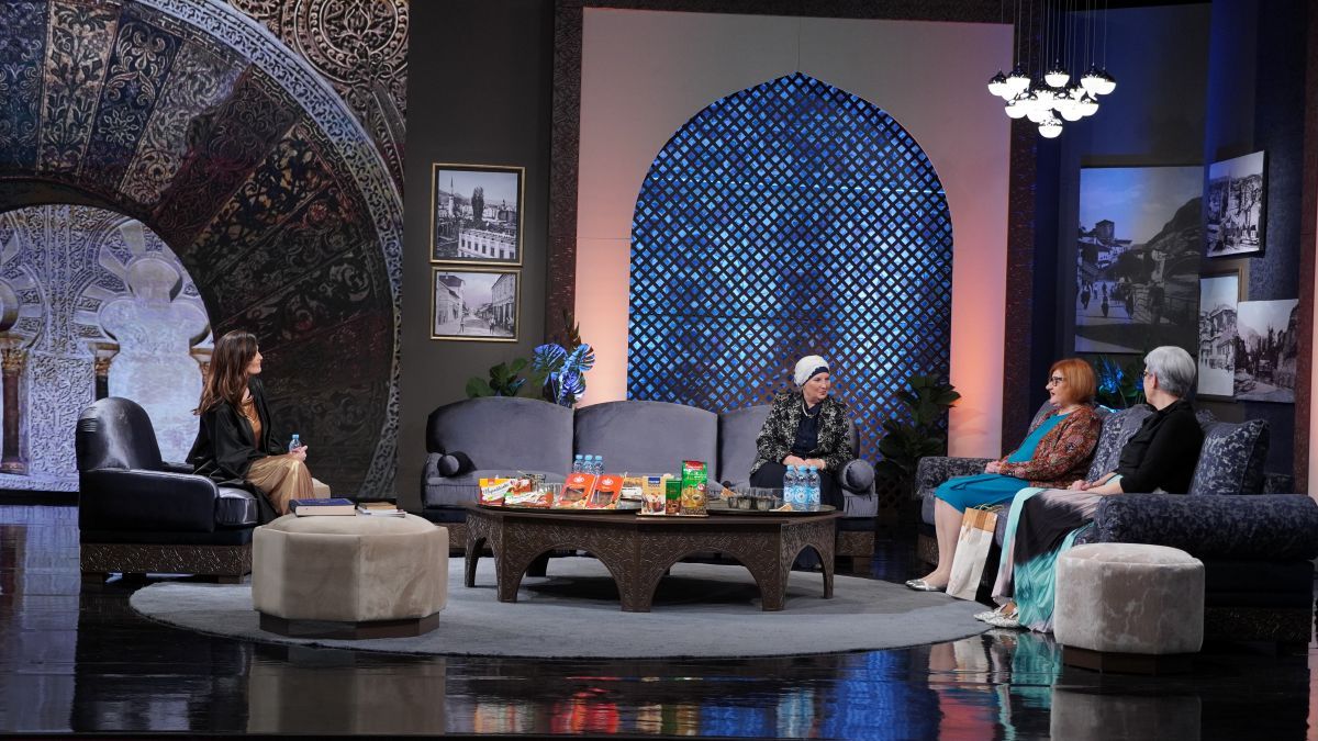 Akašmija je kazala kako mi u BiH živimo život izmiješanosti iako nam to pokušavaju oduzeti dodajući kako je žena četvrti stub države