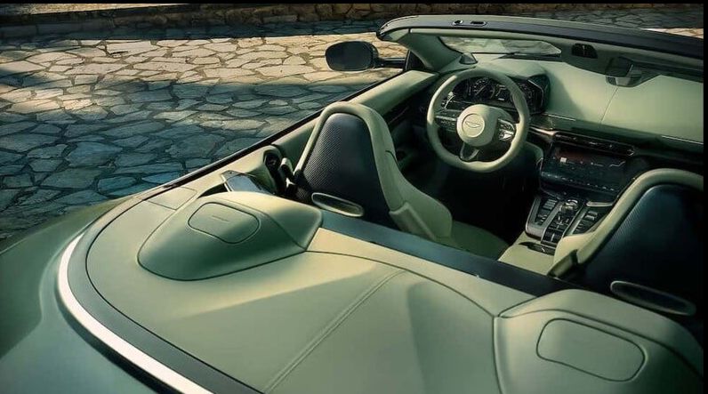 Aston Martin predstavio roadster Vanquish Volante, dostiže brzinu od 342 km/h