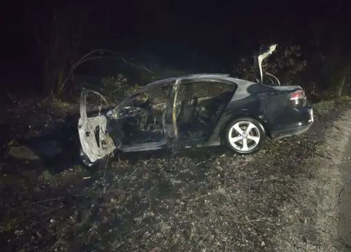 Kako su potvrdili iz Operativnog centra MUP-a Tuzlanskog kantona, automobil se sam zapalio.