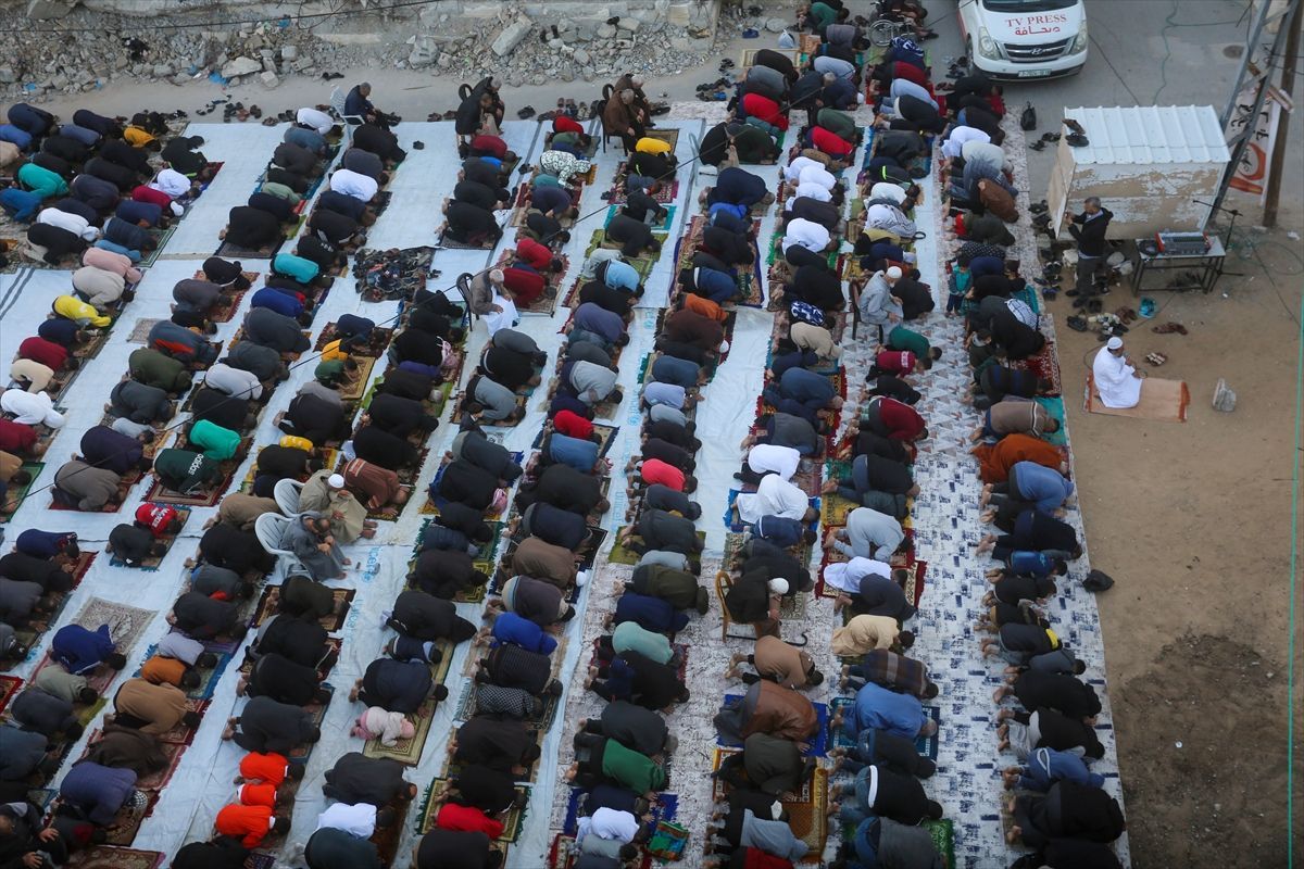 Vjernici su uprkos teških humanitarnim i sanitarnim uslovima pronašli način da obilježe jedan od dva najvažnija muslimanska praznika