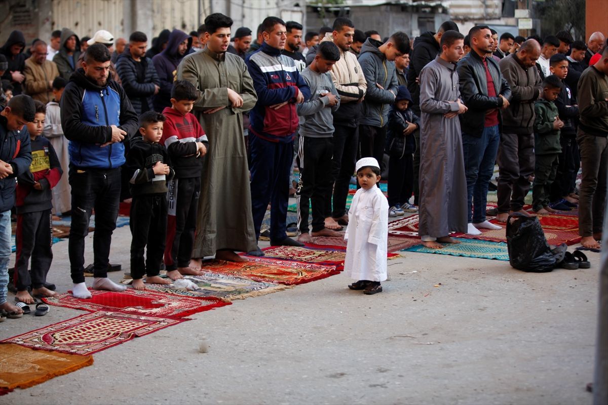 Vjernici su uprkos teških humanitarnim i sanitarnim uslovima pronašli način da obilježe jedan od dva najvažnija muslimanska praznika