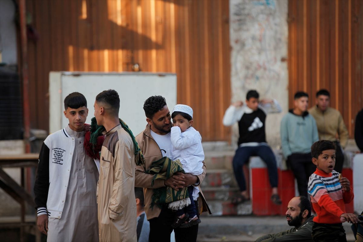 Vjernici su uprkos teških humanitarnim i sanitarnim uslovima pronašli način da obilježe jedan od dva najvažnija muslimanska praznika