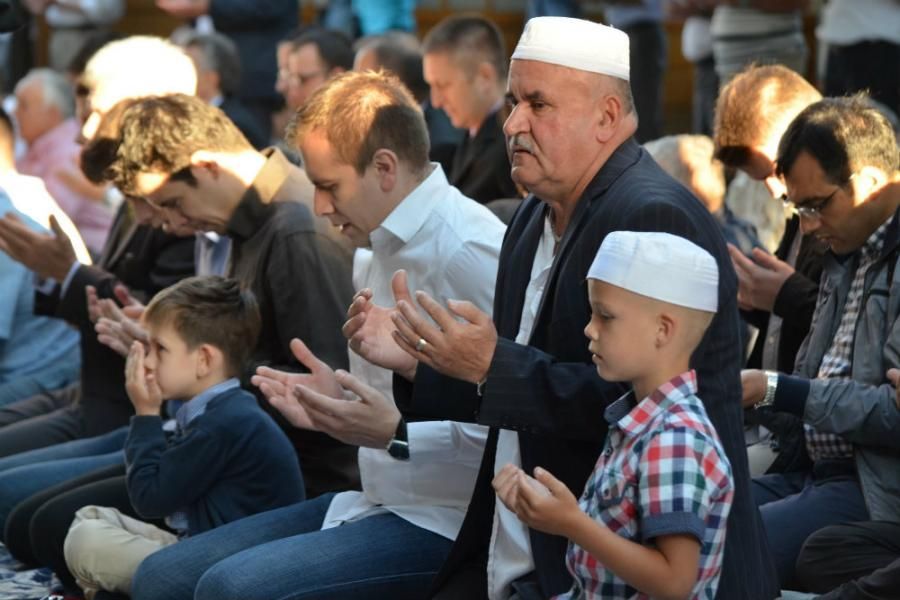 Bajram banka: Običaj je da djeca budu darivana novcem, čokoladom ili šećerkama