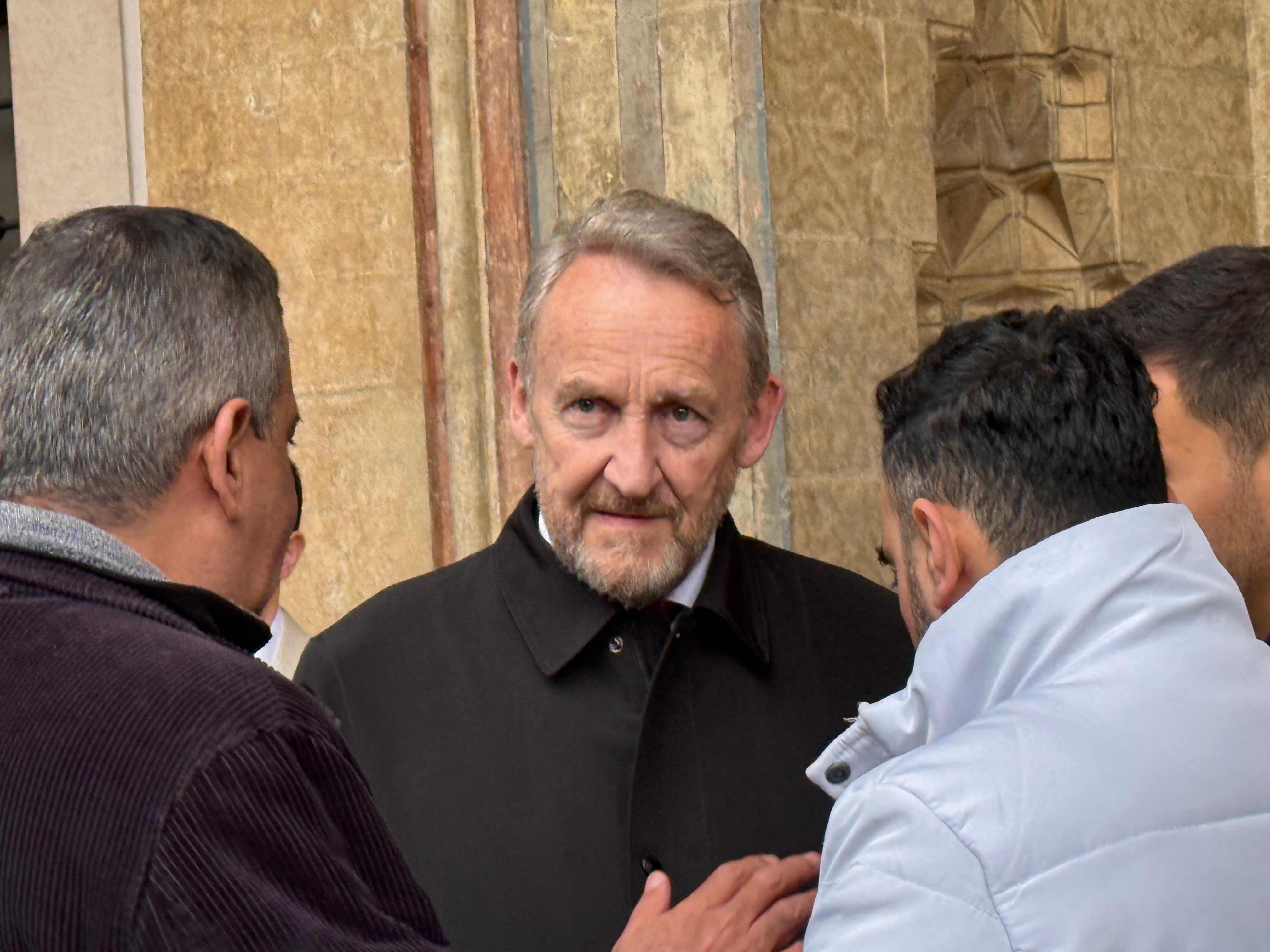 Bakir Izetbegović, predsjednik SDA, klanjao je bajram-namaz u Begovoj džamiji u Sarajevu te je uputio i poruku svim vjernicima.