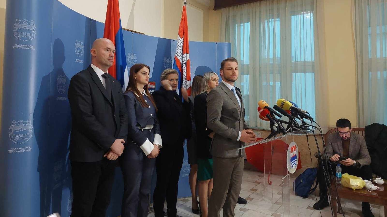 Stanivuković kaže da ne može precizirati do kada će trajati ova kriza, ali zna da se smeće mora redovno odvoziti