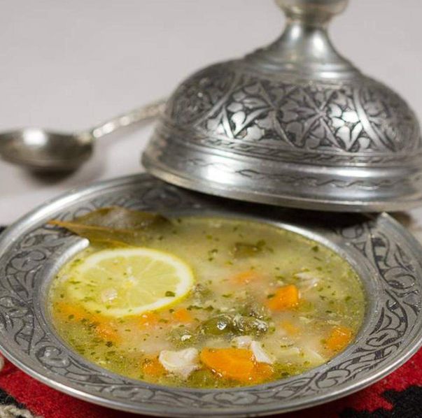 Kako biste nadoknadili proteine, zdrave masti i vlakne bez suvišnih ugljikohidrata donosimo vam prijedlog za hranjiv, a ujedno i zdrav iftar. 