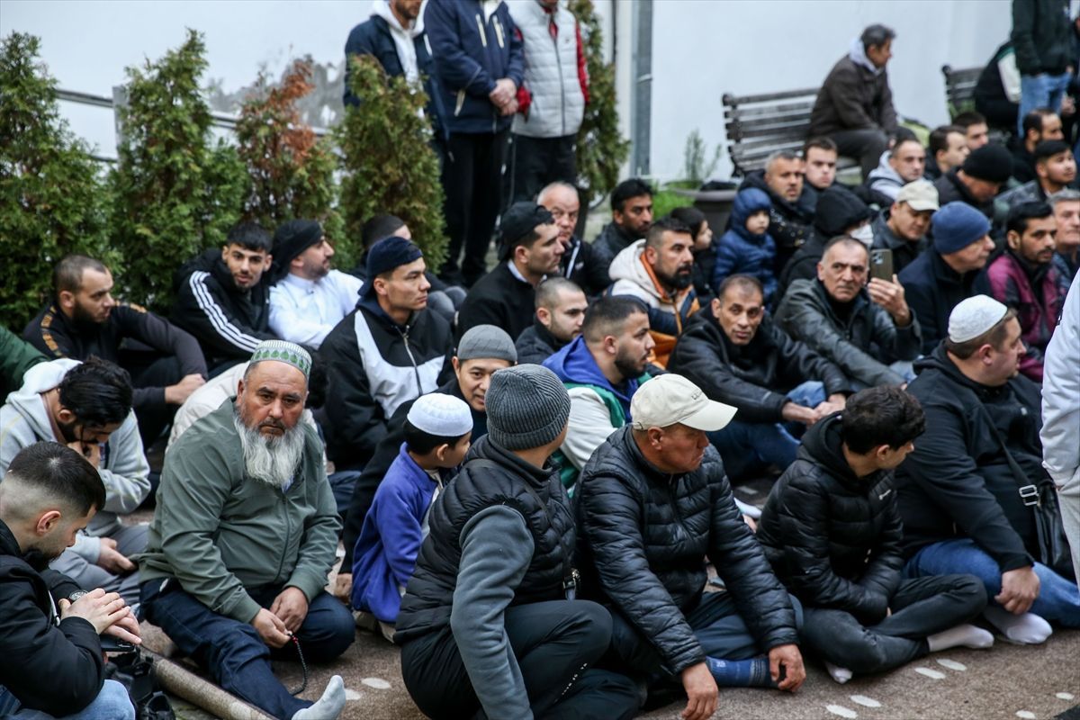 Pogledajte kako je proteklo klanjanje bajram-namaza u Beogradu