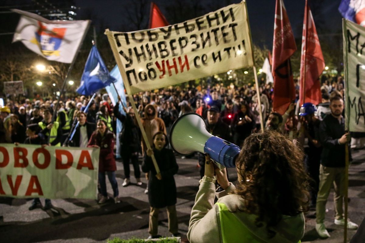 Protesti su večeras održani i u Kragujevcu, Nišu i Novom Sadu