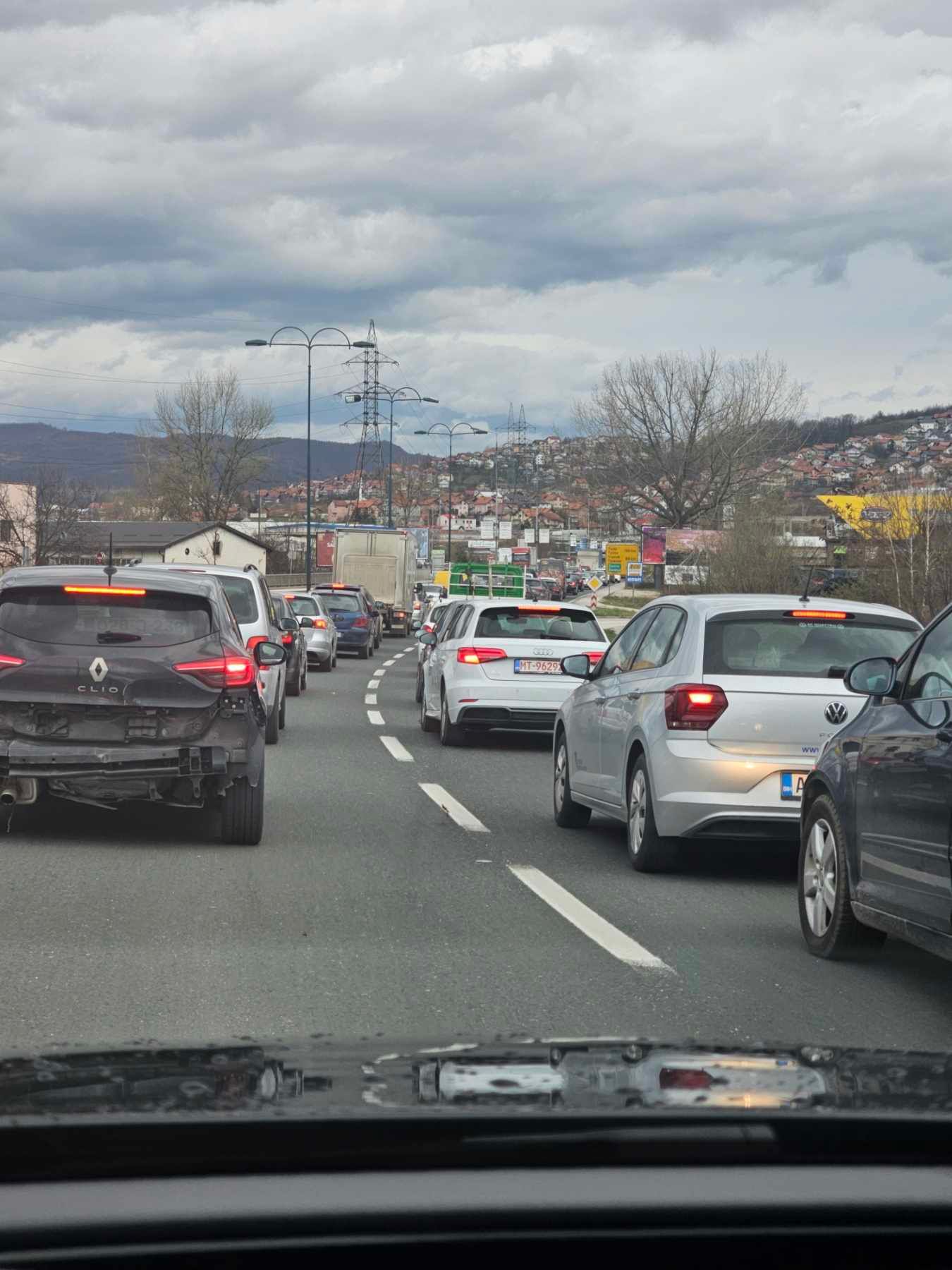 Potvrđeno za Hayat.ba: Nesreća na autoputu, jedna osoba povrijeđena, formirale se duge kolone
