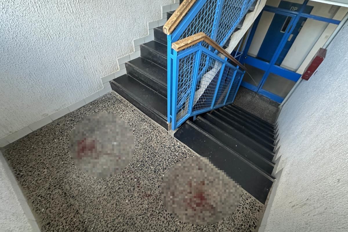 Prve fotografije s mjesta zločina, sin ubio roditelje: Krv na u ulazu zgradu, bili su dobre komšije