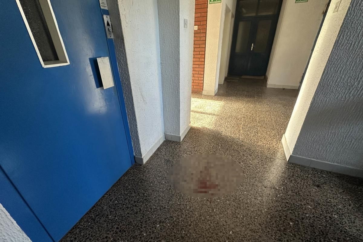 Prve fotografije s mjesta zločina, sin ubio roditelje: Krv na u ulazu zgradu, bili su dobre komšije