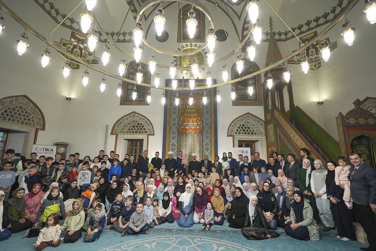 TIKA priredila iftar za polaznike Škole hifza i mektepske pouke Careve džamije u Sarajevu