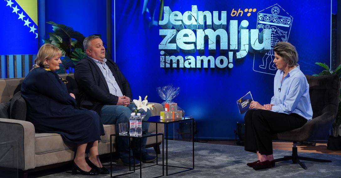 Dika i Suad Čolaković, bračni par koje je spojilo porodično naslijeđe u Kislejaku i na Romaniji i danas obrađuju, čuvaju i brinu se o svojoj zemlji na najdirektniji način.   