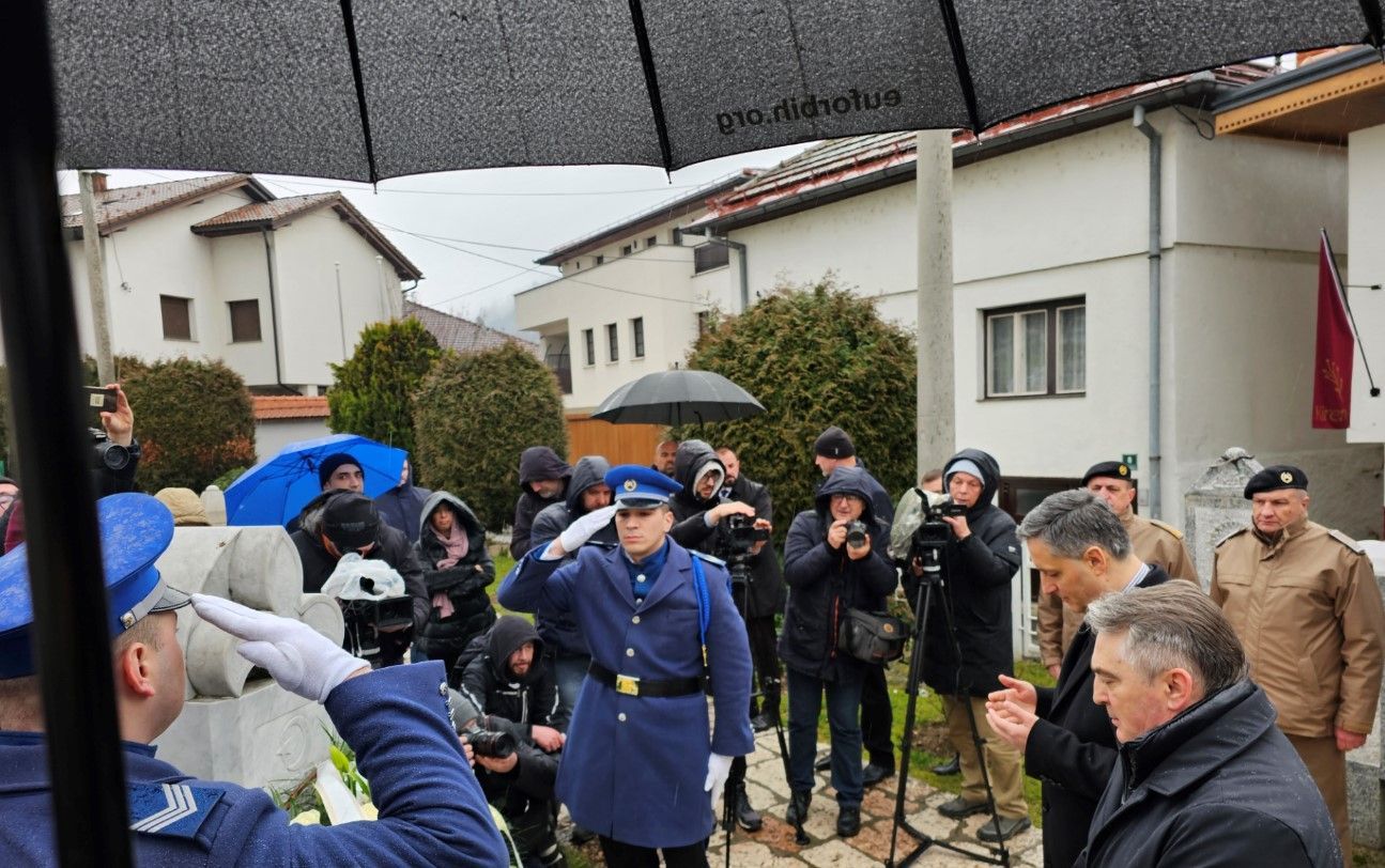Položeno cvijeće na Kovačima: Nikada nikome nećemo dozvoliti da uništi BiH