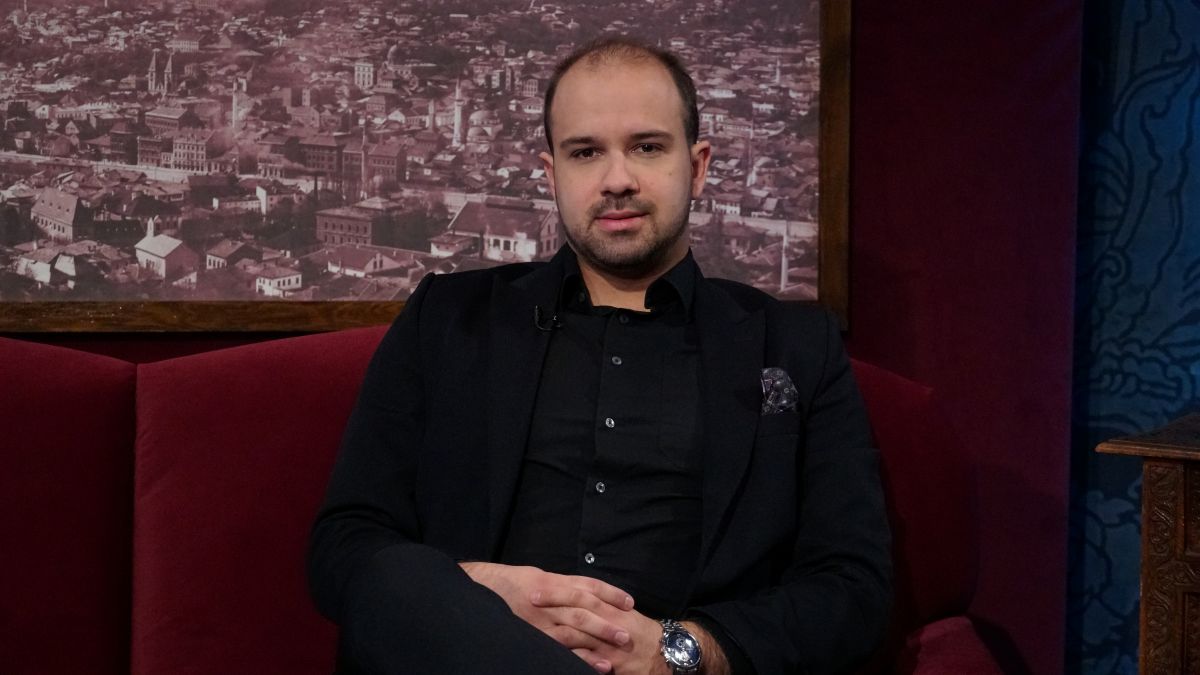 Naprosto, koliko god mi o sevdalinci pričali, nju tek treba osjetiti kada je neko darovit, kada je neki dobar pjevač dobro otpjeva, kada je neko dobro donese...