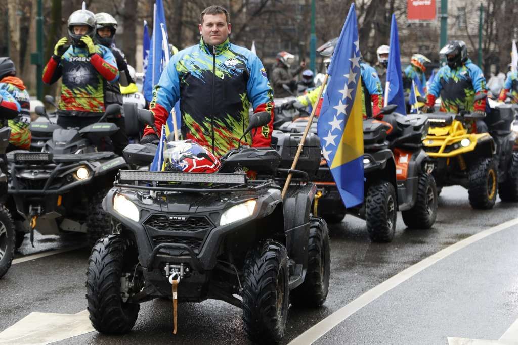 Defile quadova u Sarajevu povodom Dana nezavisnosti BiH