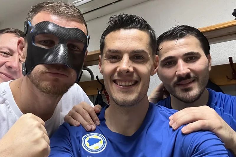 Na utakmici protiv Kipra je bio na klupi za rezervne nogometaše, a selektor Sergej Barbarez ga nije želio uvoditi u igru u nastavku susreta.