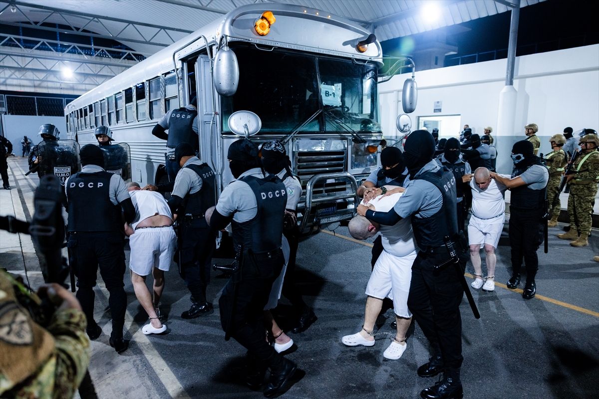 SAD deportovao 17 kriminalaca povezanih s bandama u El Salvador