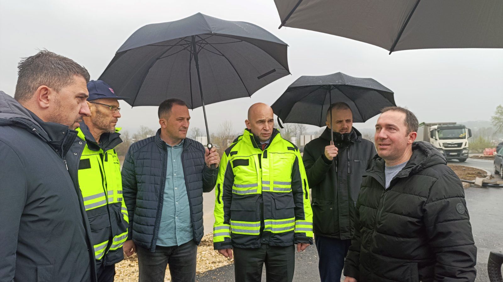 Premijer je rekao da su ekipe na terenu, a mehanizacija u pripravnosti i ako bude potrebno da će se brzo reagovati