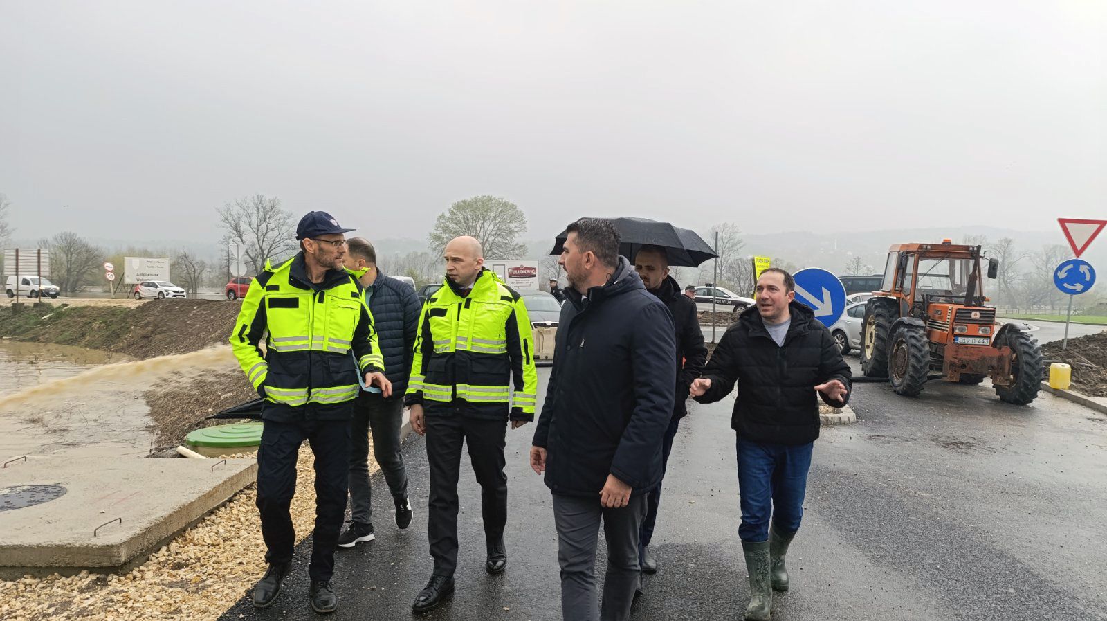 Premijer je rekao da su ekipe na terenu, a mehanizacija u pripravnosti i ako bude potrebno da će se brzo reagovati