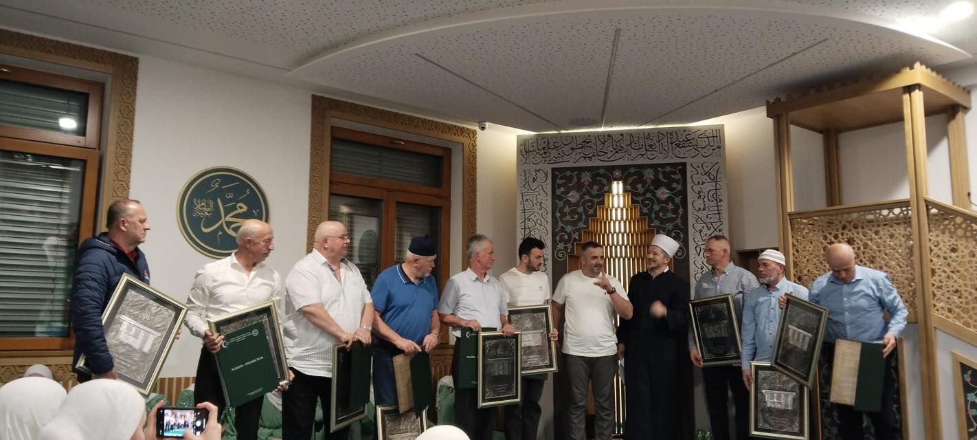 Lejletul-kadr je zaista noć koja nas podsjeća na važnost zajedništva, na snagu vjere, na neizmjernu vrijednost dobrih djela, rekao je tom prilikom efendija Čajlaković. 