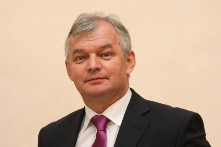 On je jučer uhapšen na graničnom prelazu Svilaj po potrazi MUP-a RS, zbog sumnje u zloupotrebe povezane sa vjetroparkom "Trusina“.