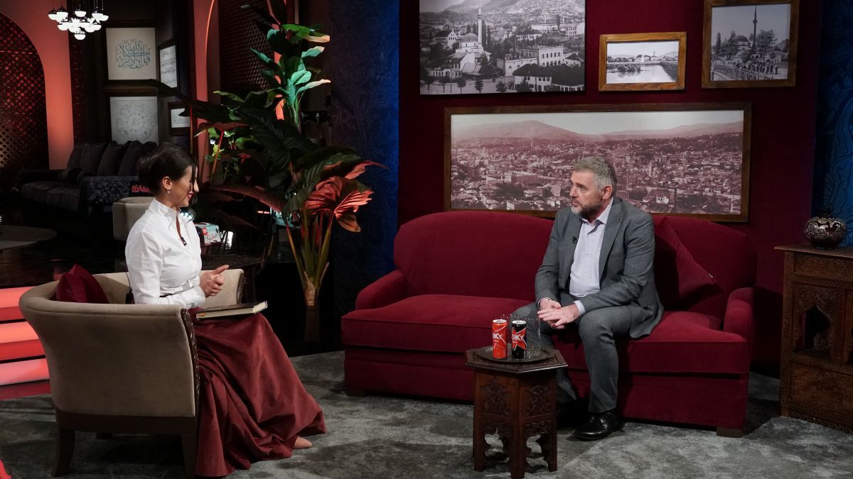 function r(){if(it(n),n.value===Hm){let o=null;throw new D(-950,o)}return n.value}