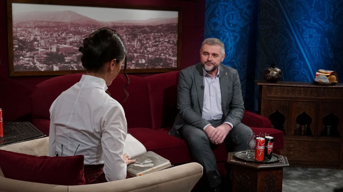 function r(){if(it(n),n.value===Hm){let o=null;throw new D(-950,o)}return n.value}