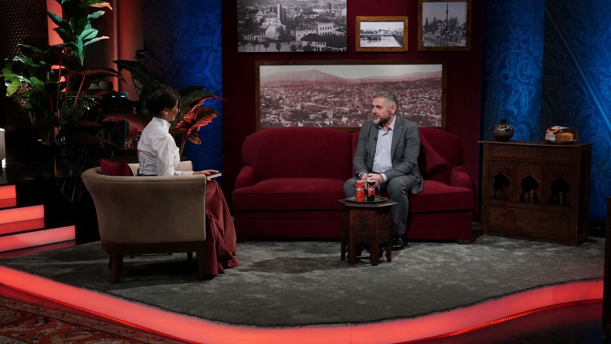 function r(){if(it(n),n.value===Hm){let o=null;throw new D(-950,o)}return n.value}