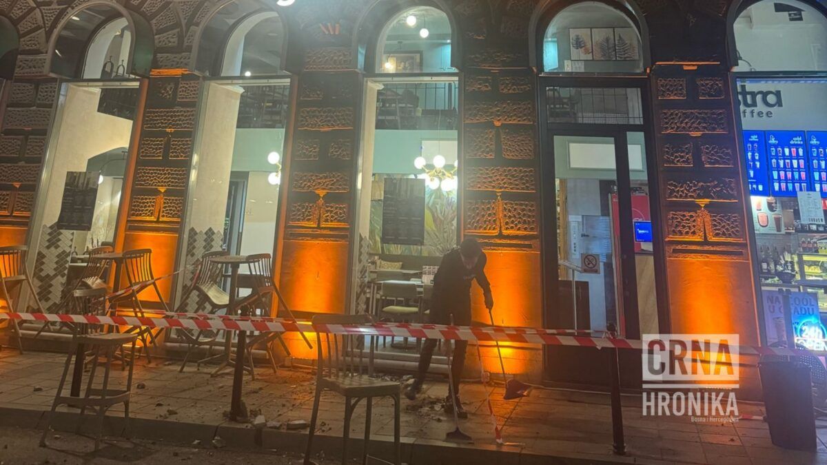 Stanari i prolaznici izrazili su zabrinutost zbog stanja fasada u centru grada, koje su na mnogim objektima vidno dotrajale. 
