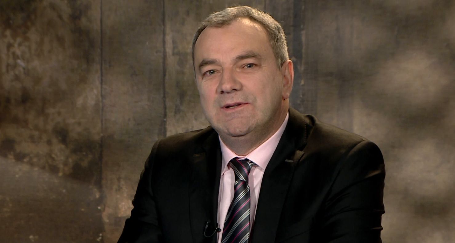 Počeci svih ovih 29 kur'anskih sura govore o časnoj knjizi Kur'anu ili pak o njegovom objavljivanju.