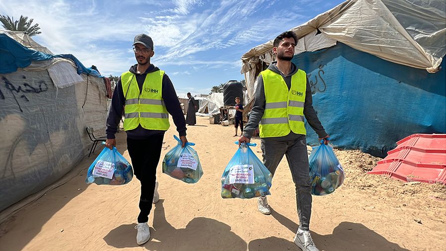 'Merhamet' podijelio bajramske pakete stanovništvu Gaze: Tokom ramazana im pripremali iftare
