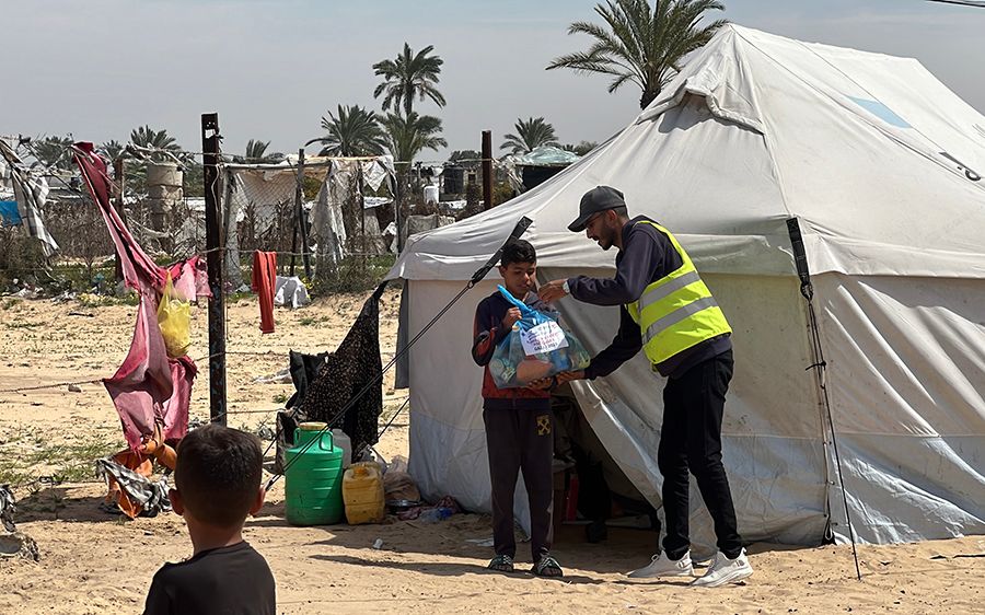 'Merhamet' podijelio bajramske pakete stanovništvu Gaze: Tokom ramazana im pripremali iftare