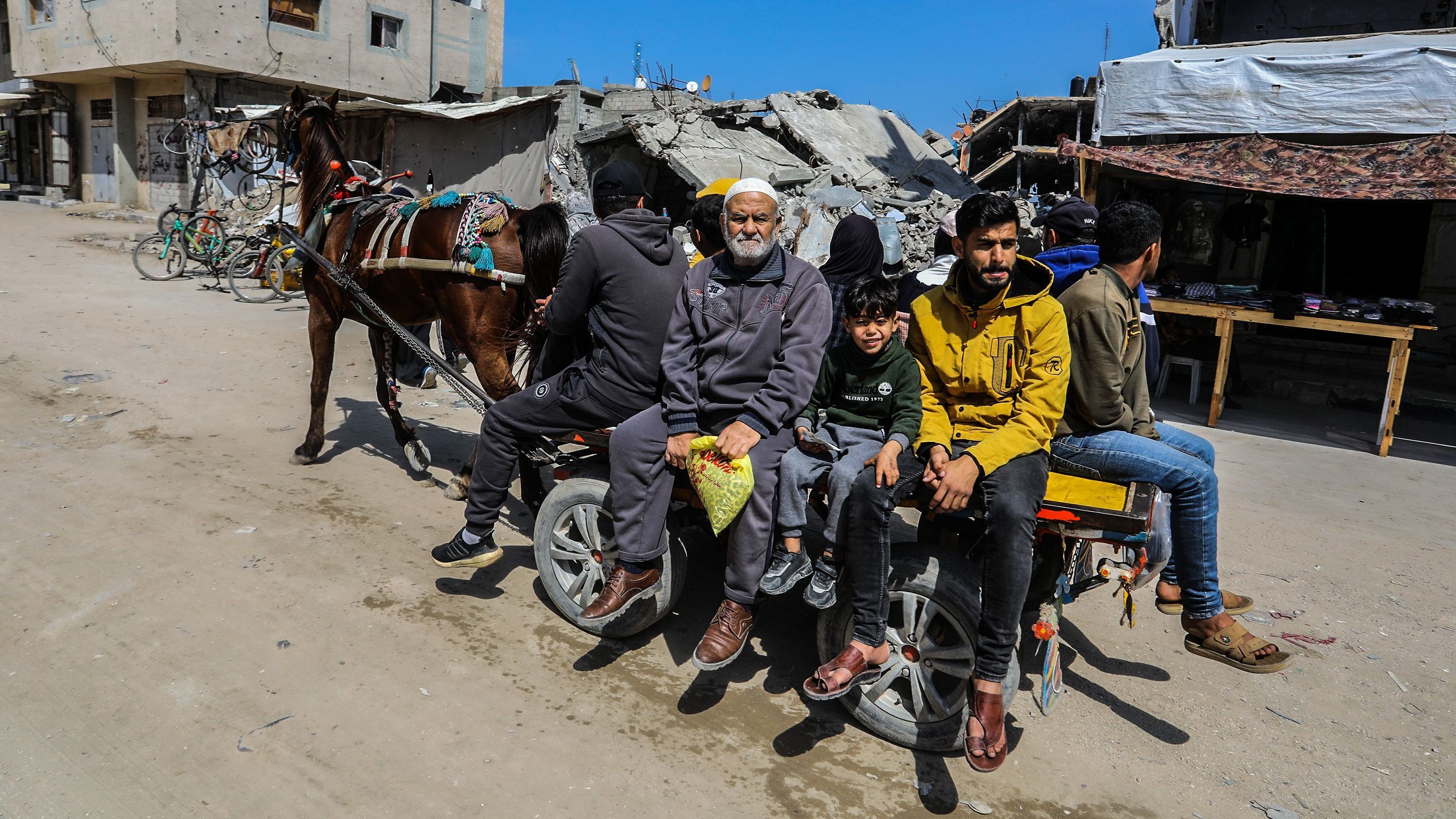 Palestinci koriste zaprežna vozila i bicikle uslijed nedostatka goriva
