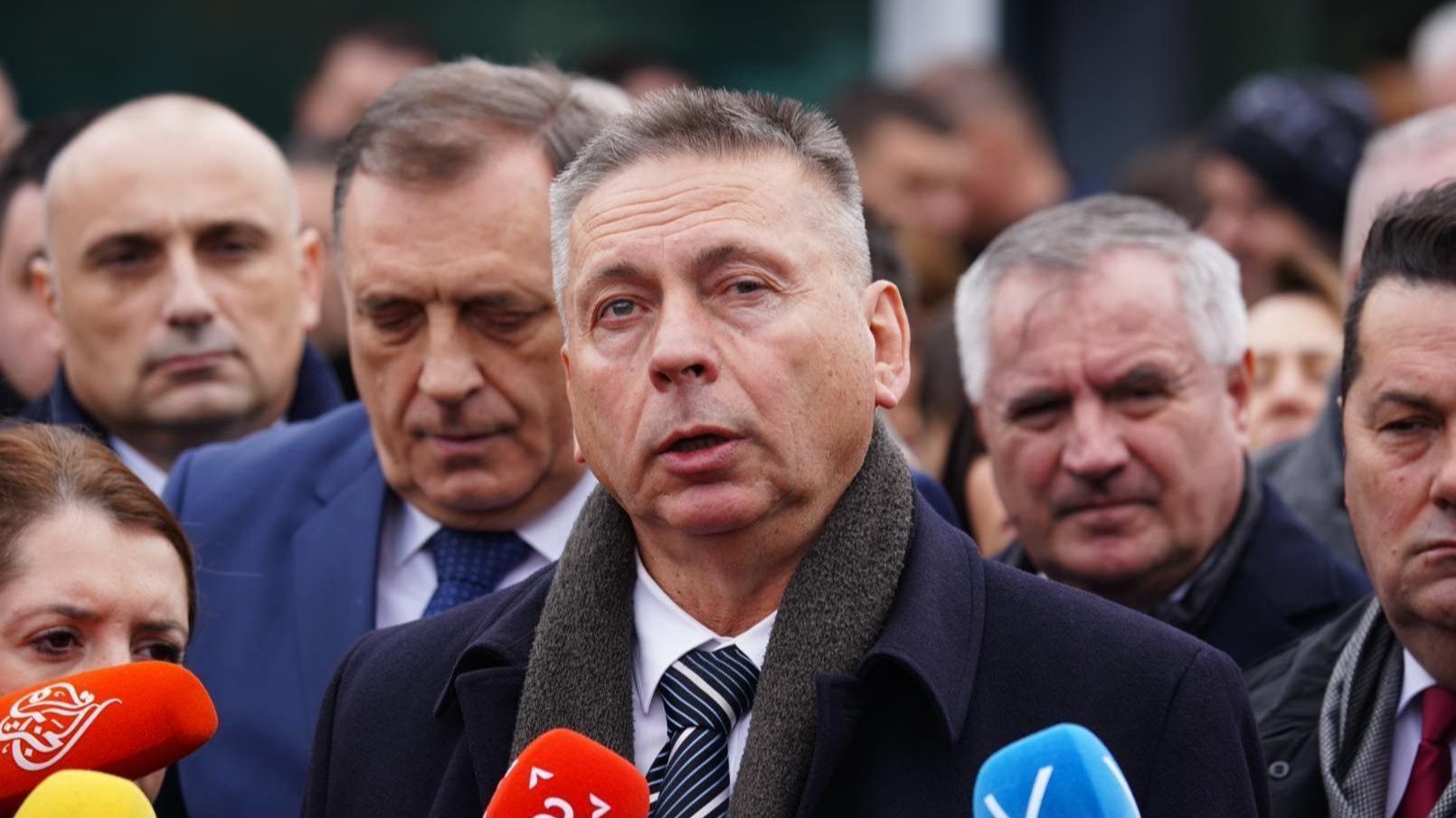 U sastavu sudskog vijeća koje vodi drugostepeni postupak protiv Milorada Dodika su: Vesna Jesenković, Hilmo Vučinić i Amela Huskić.