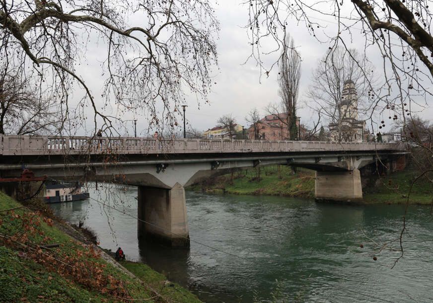 Policajci su ga savladali i nakon što je sklonjen na bezbjedno prevezen je na psihijatrijski pregled
