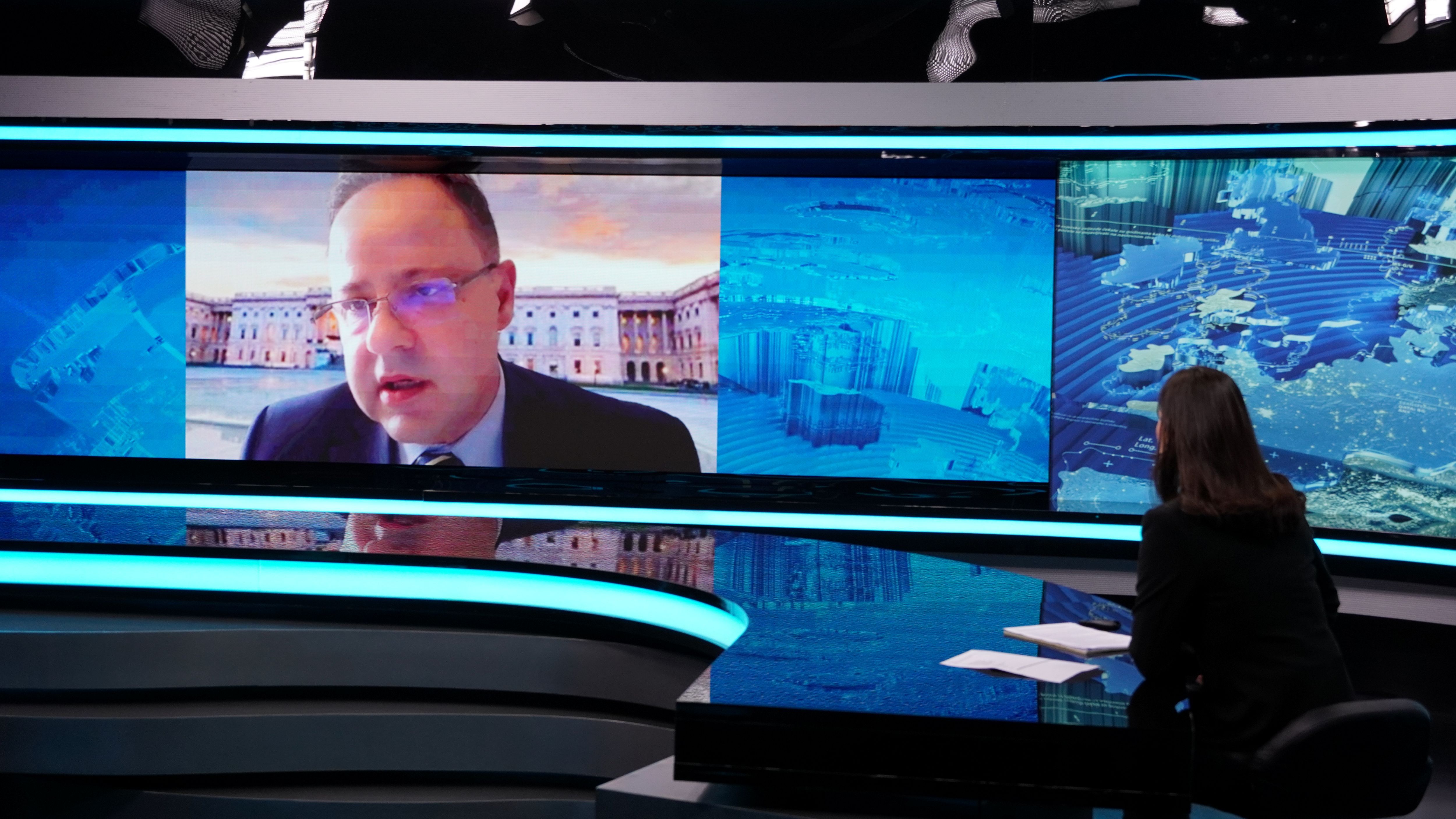 O aktuelnoj političkoj situaciji govorio je Adnan Hadrović, viši savjetnik za diplomatiju, međunarodne odnose i globalnu sigurnost na Institutu za razvojni utjecaj u Washingtonu