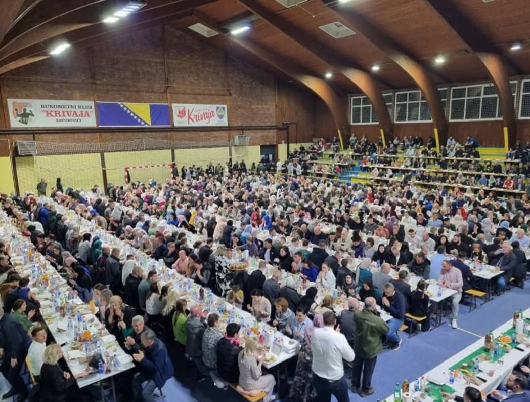 Bakir i Sebija Izetbegović među 1.500 postača na velikom narodnom iftaru u Zavidovićma