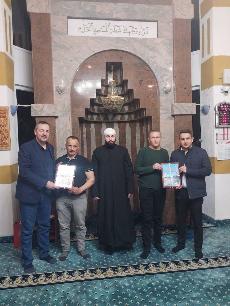 Predsjednik BZK Preporod Ismet Hajdarević,  imam džemata i džematski odbor učinio je sve da iftar bude odlično organizovan, dodaju iz Asocijacije