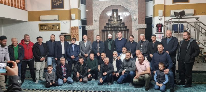 Predsjednik BZK Preporod Ismet Hajdarević,  imam džemata i džematski odbor učinio je sve da iftar bude odlično organizovan, dodaju iz Asocijacije