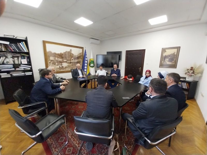 Predsjednik BZK Preporod Ismet Hajdarević,  imam džemata i džematski odbor učinio je sve da iftar bude odlično organizovan, dodaju iz Asocijacije