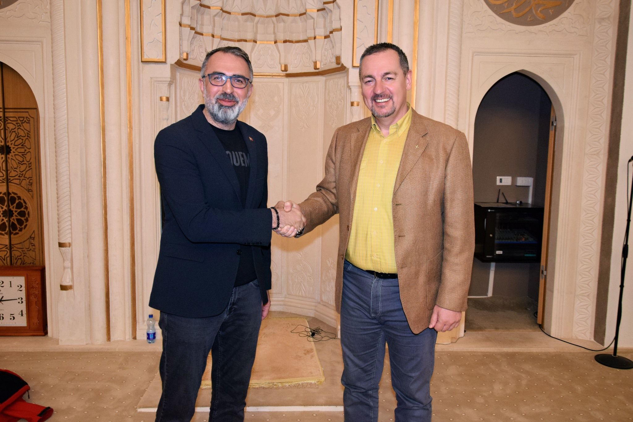 Iftar je protekao u prijateljskom okruženju, a svi prisutni su uživali u bogatom obroku i duhovnoj atmosferi koju pruža mubarek mjesec ramazan.
